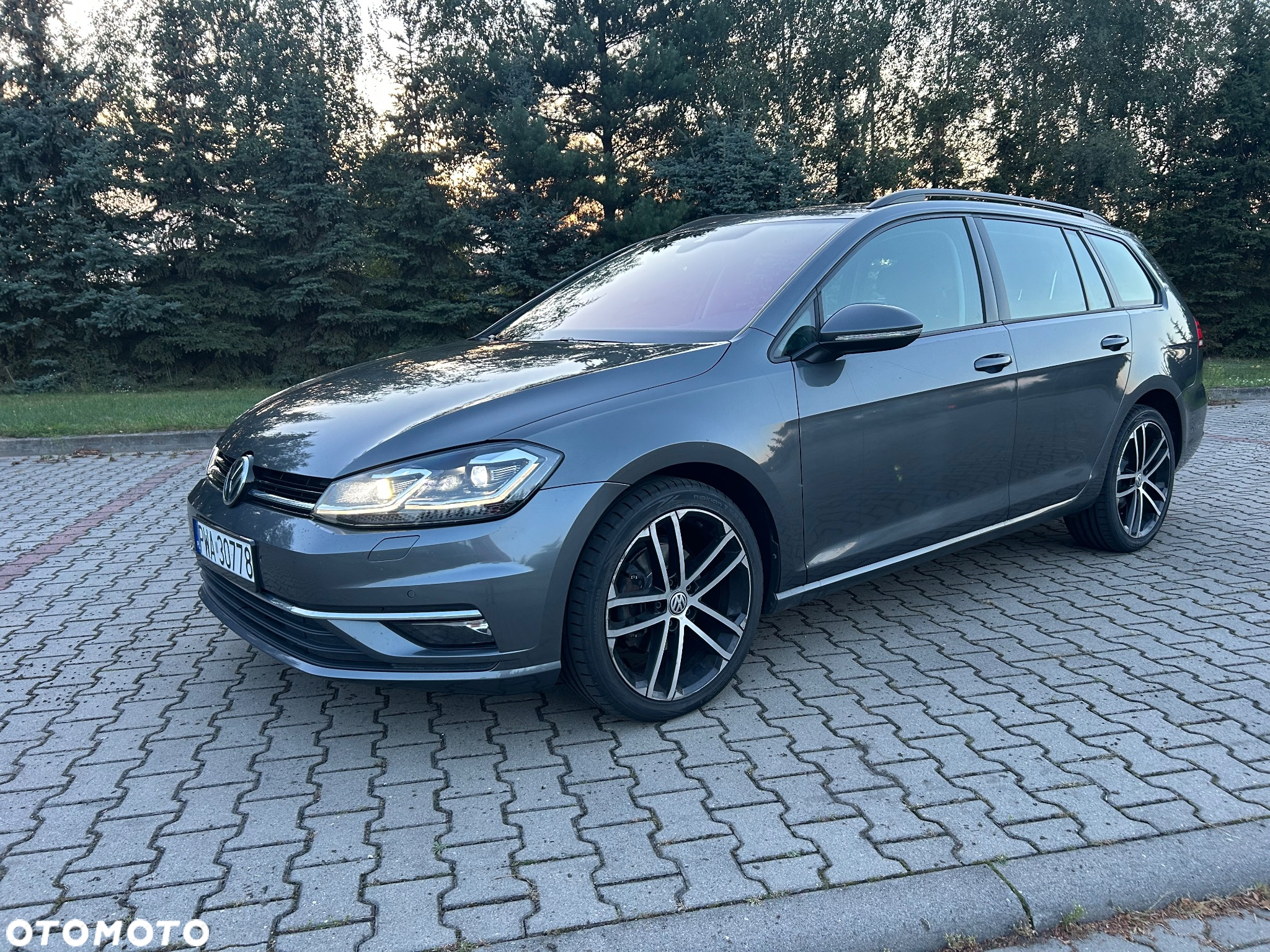 Volkswagen Golf 2.0 BlueTDI DSG Highline - 17