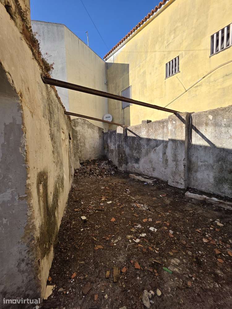 Moradia para reconstrução - Grande imagem: 4/9