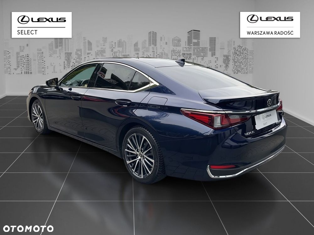 Lexus ES - 4