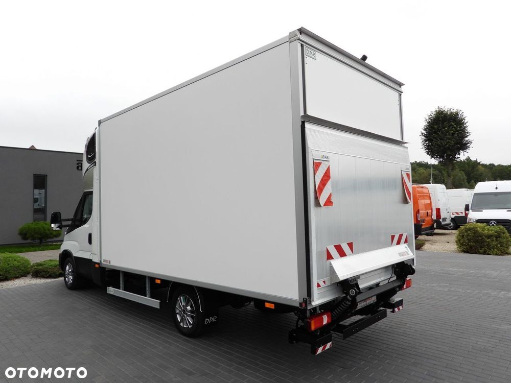 Iveco DAILY 35S18 KONTENER HI-MATIC WINDA 8 PALET TEMPOMAT NAWIGACJA LEDY PNEUMATYKA AUTOMAT HI-MATIC KLIMATYZACJA  180KM - 10