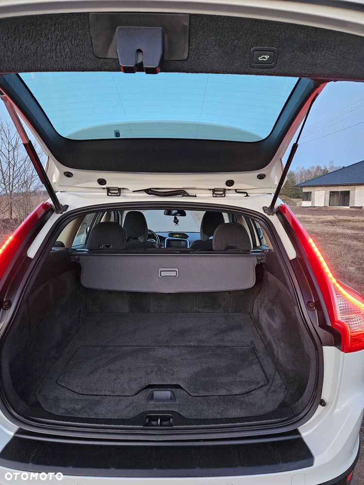 Volvo XC 60 D5 AWD Momentum - 24