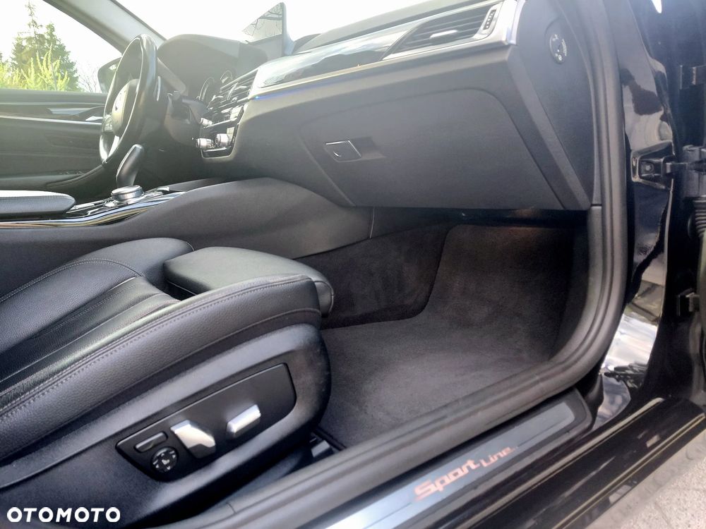 BMW Seria 5 525d Sport Line - 19