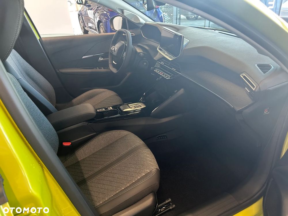 Peugeot 208 - 14