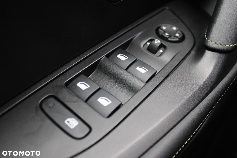 Peugeot 2008 - 12