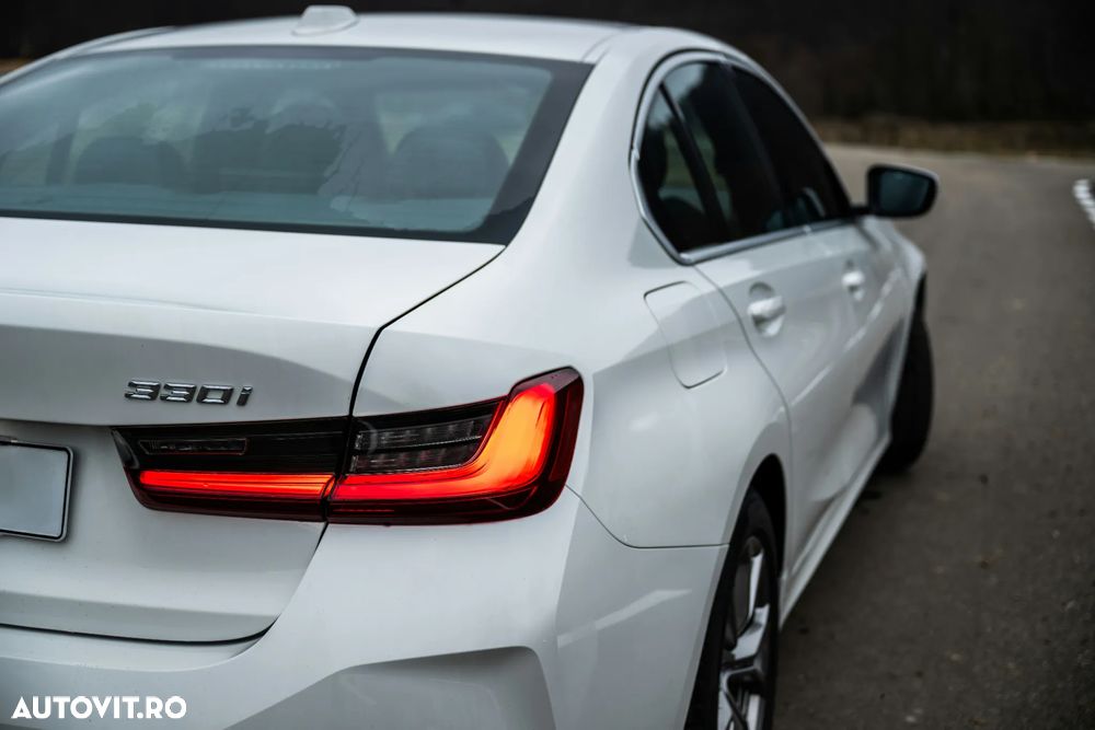 BMW Seria 3 330i xDrive Aut. Sport Line - 16