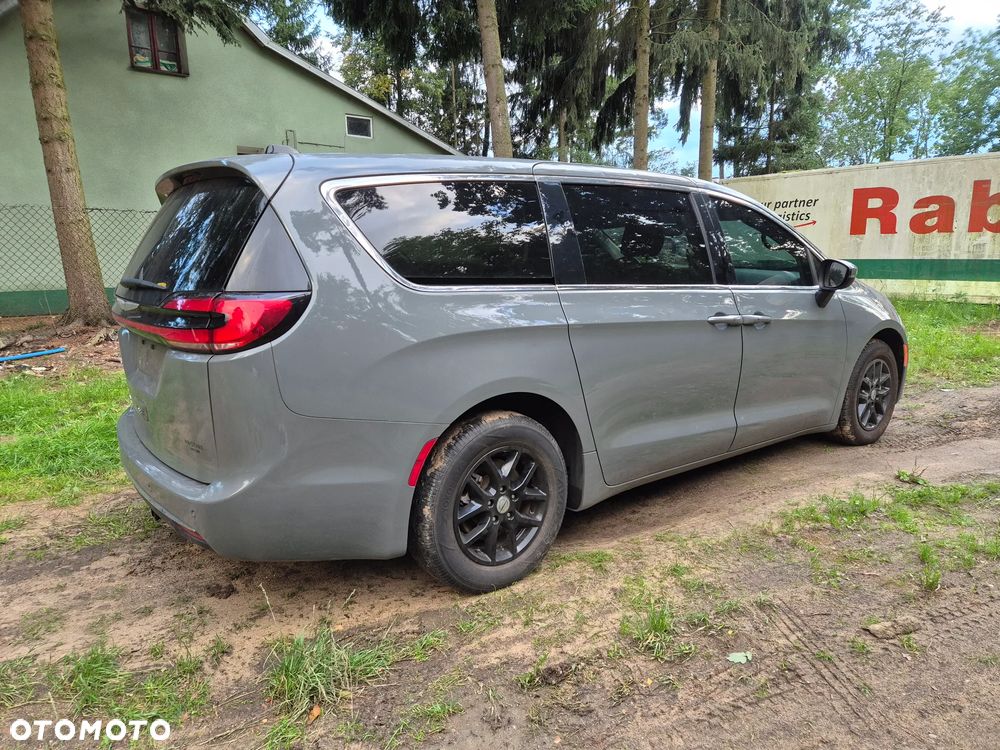 Chrysler Pacifica - 31