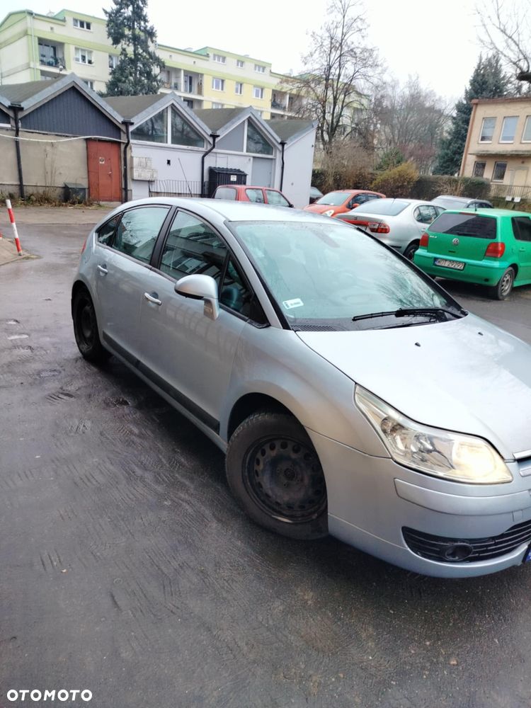 Citroën C4 1.6 16V Confort - 4