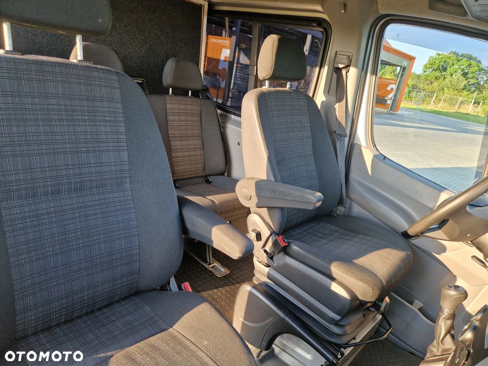 Mercedes-Benz Sprinter - 10