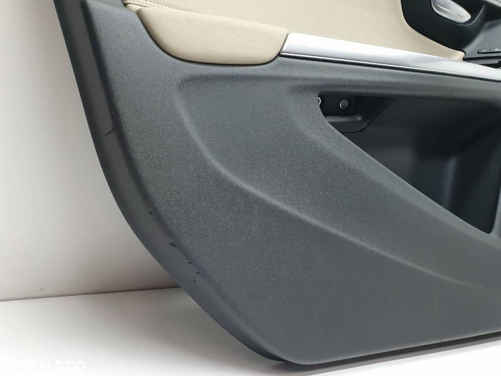 BOCZEK DRZWI PRZÓD LEWY TAPICERKA BEŻOWA VOLVO V60 I EUROPA - 4
