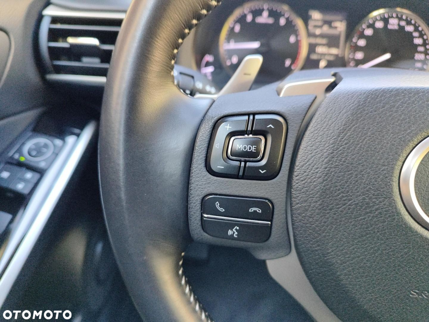 Lexus IS 200t Elegance - 17