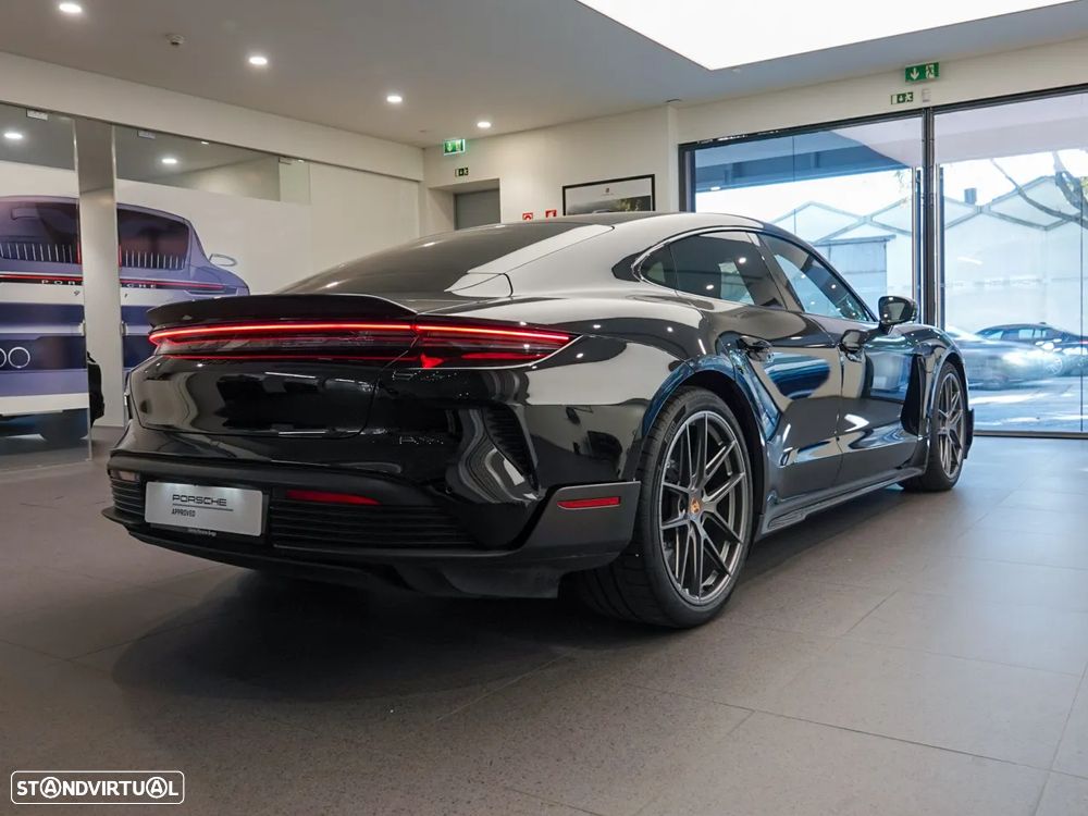 Porsche Taycan Turbo GT - 7