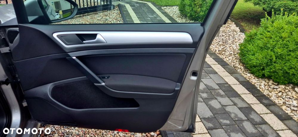 Volkswagen Golf - 8
