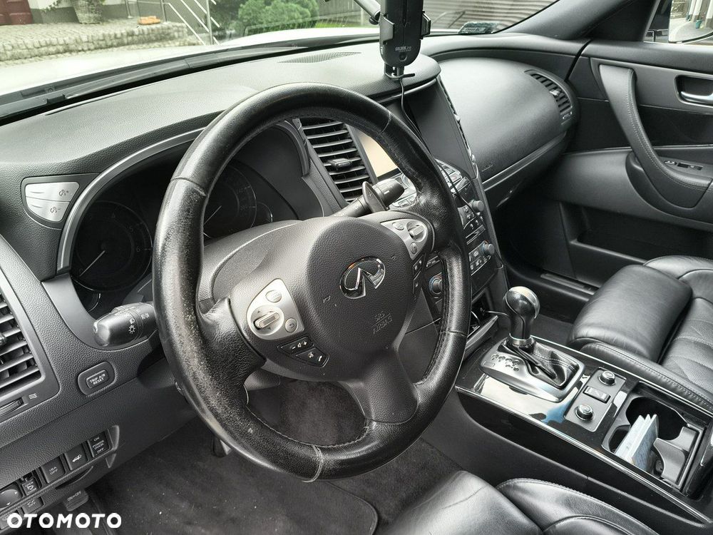 Infiniti QX70 - 8