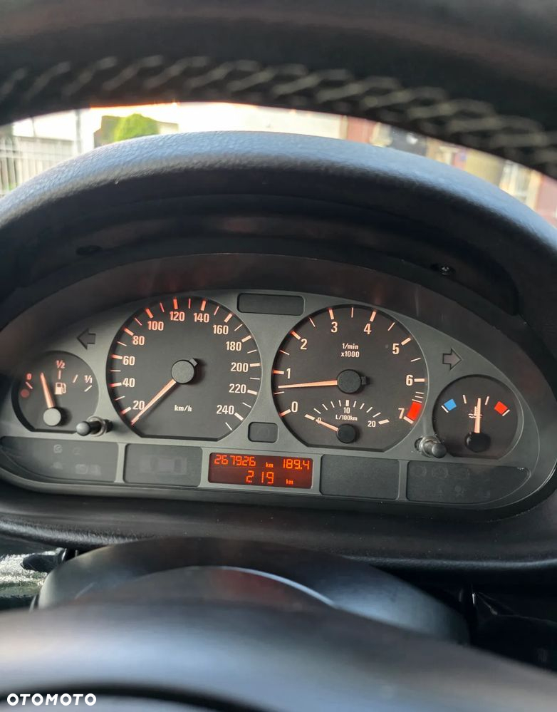 BMW Seria 3 318i - 11