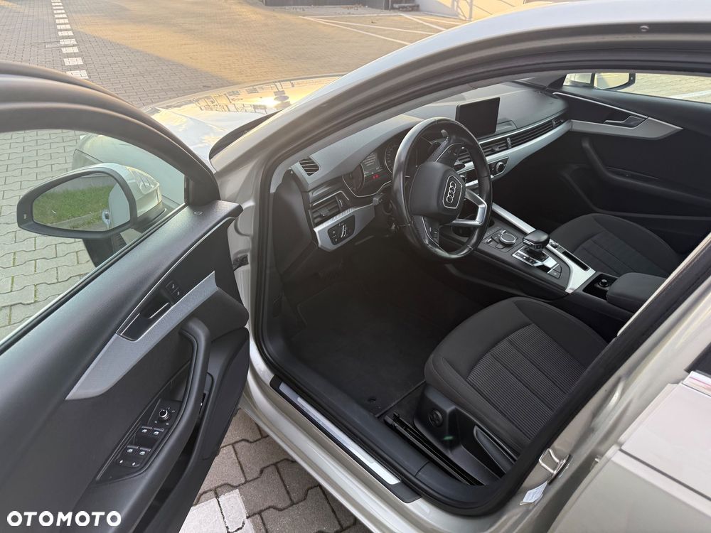 Audi A4 Limousine - 11