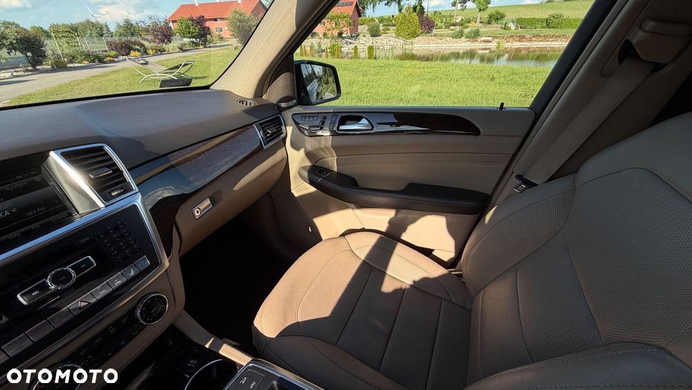 Mercedes-Benz ML - 23