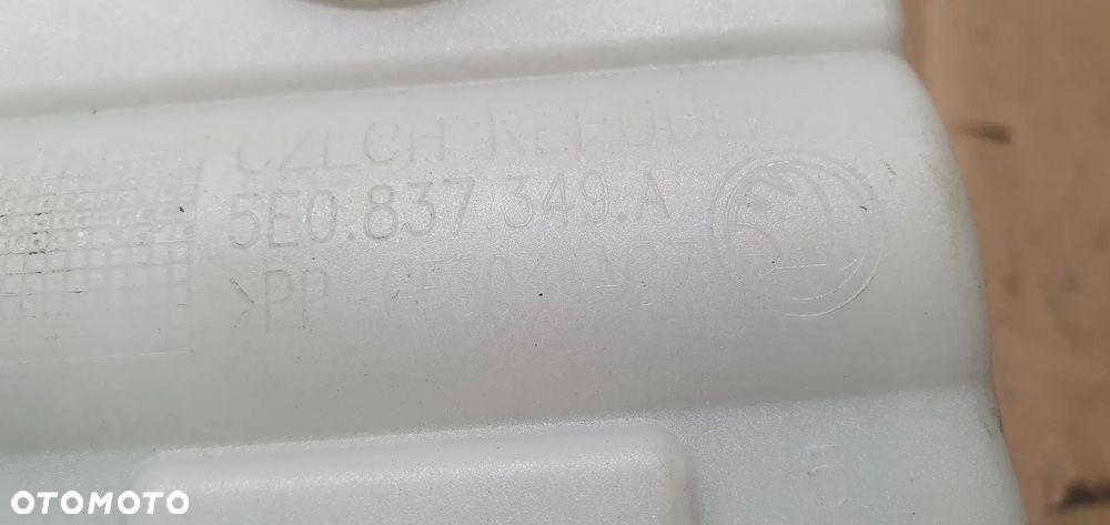 Mocowanie klamki lewy tył tylne lewe Skoda Rapid 5L0837885C - 7