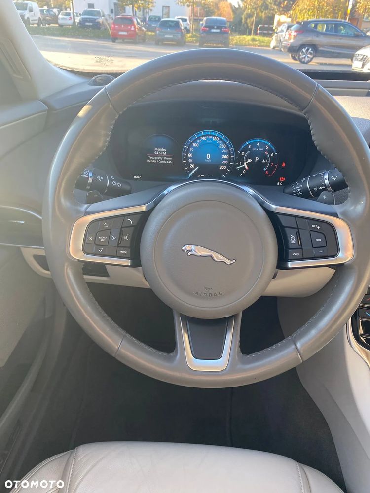 Jaguar XE 2.0 T Prestige - 20