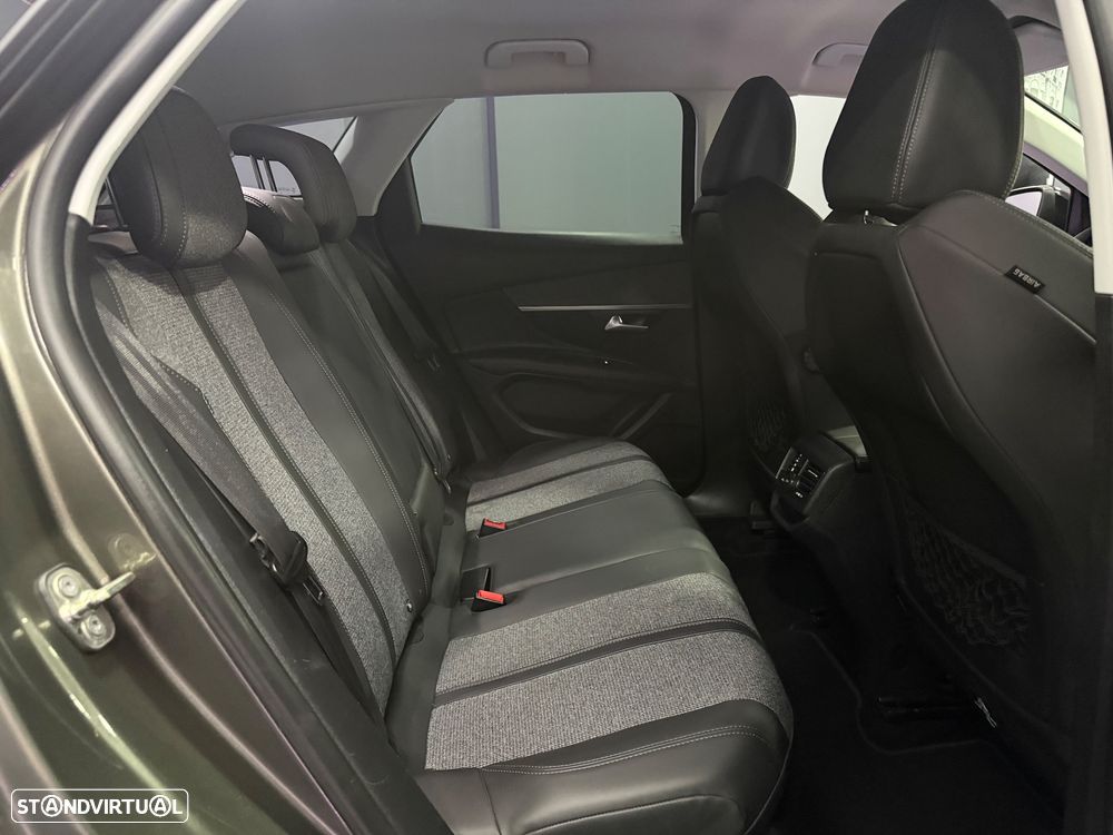 Peugeot 3008 1.2 PureTech Allure J18 - 18