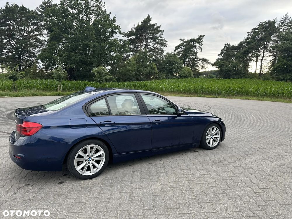 BMW Seria 3 320i - 10