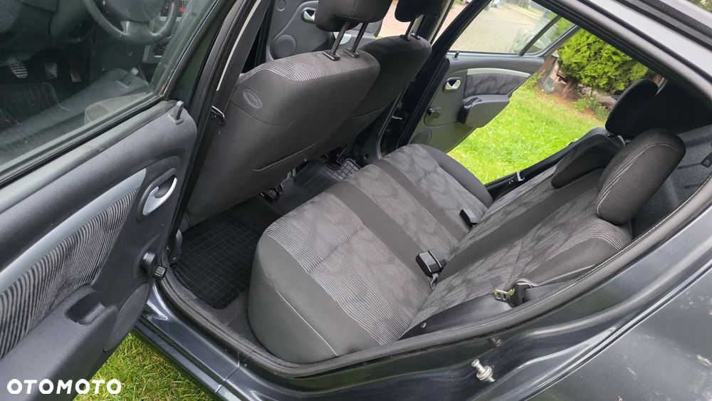 Dacia Sandero 1.6 Laureate - 32
