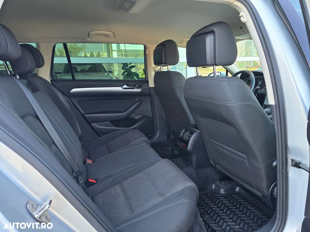 Volkswagen Passat - 13