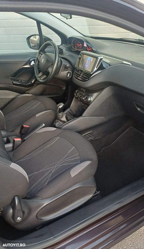 Peugeot 208 - 5