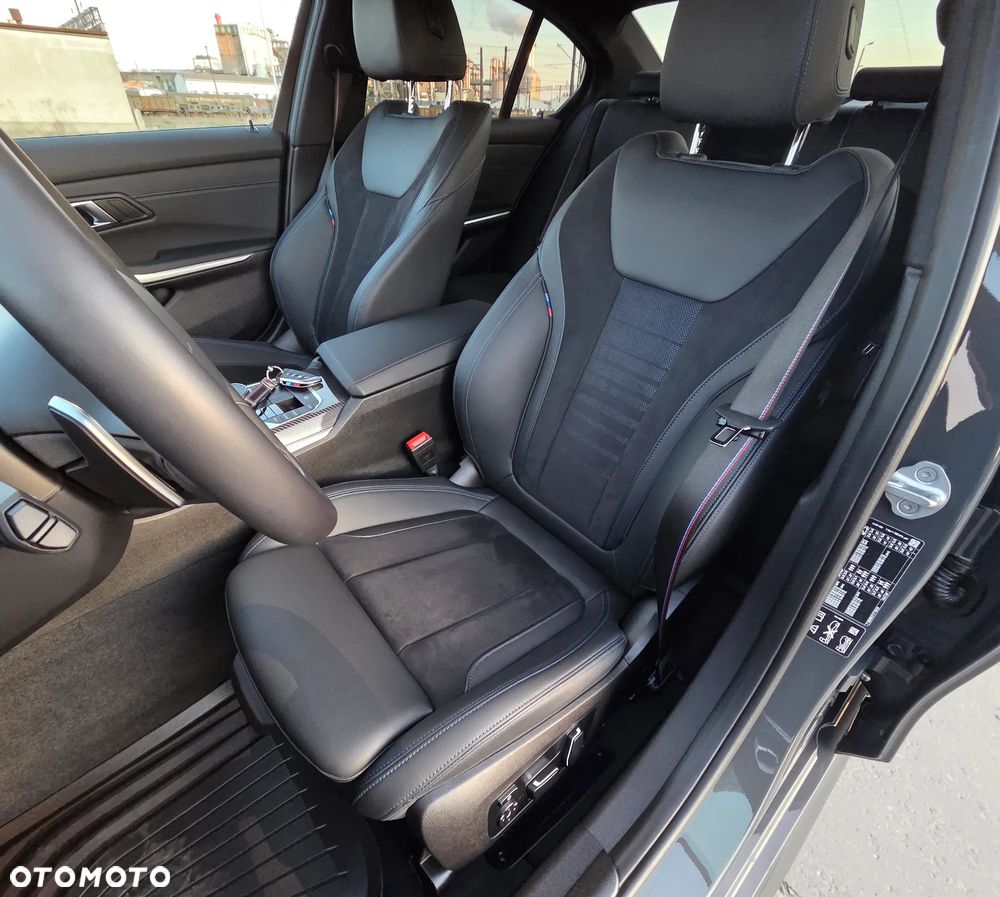 BMW Seria 3 330i xDrive M Sport - 30