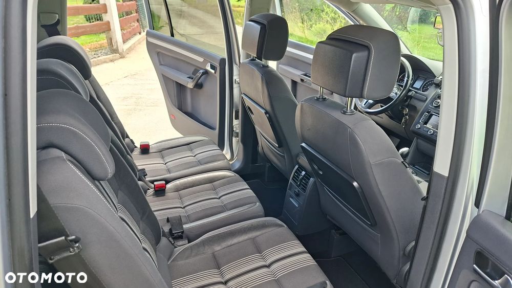 Volkswagen Touran 2.0 TDI DPF BlueMotion Technology DSG MATCH - 21