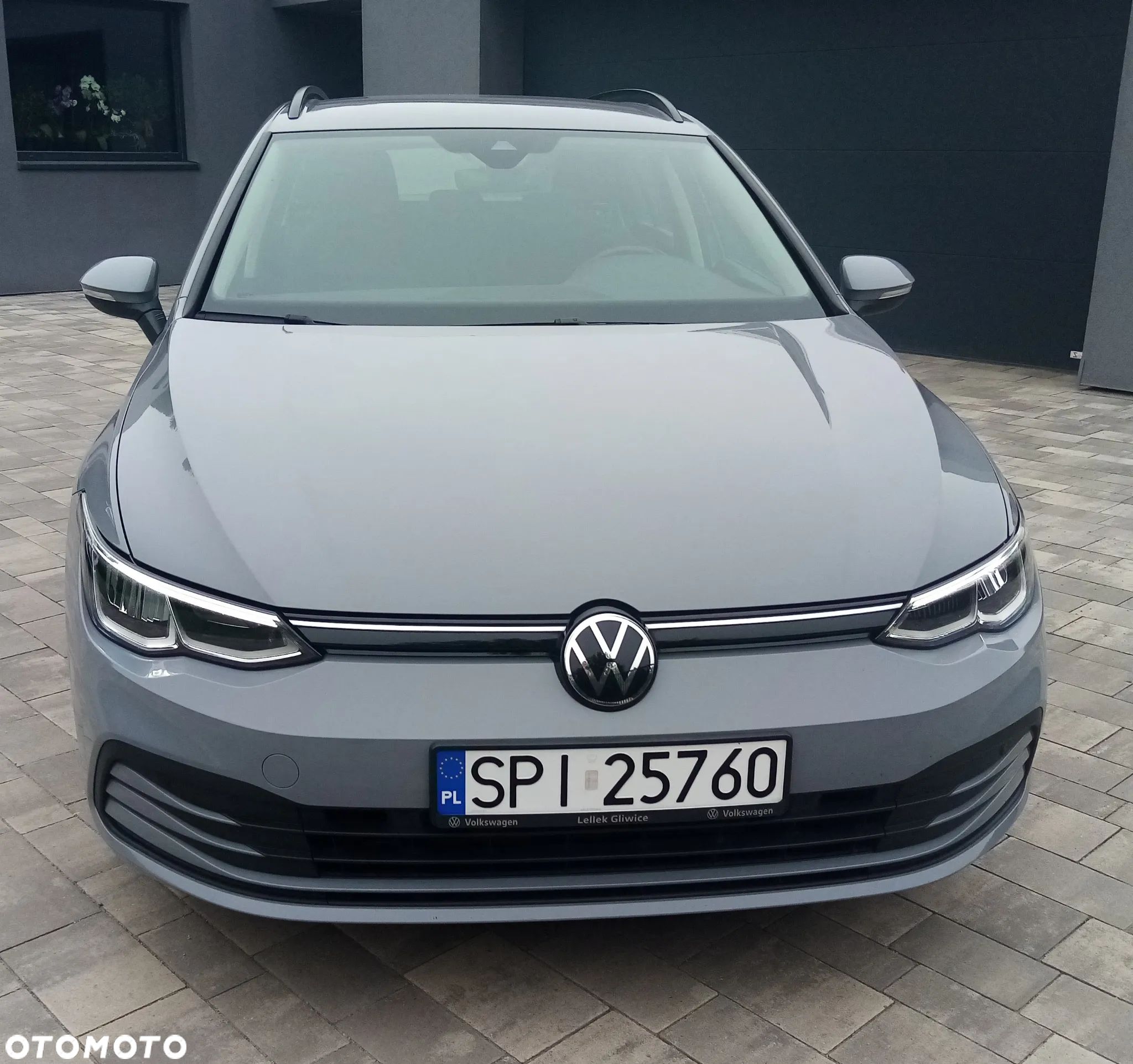 Volkswagen Golf - 1