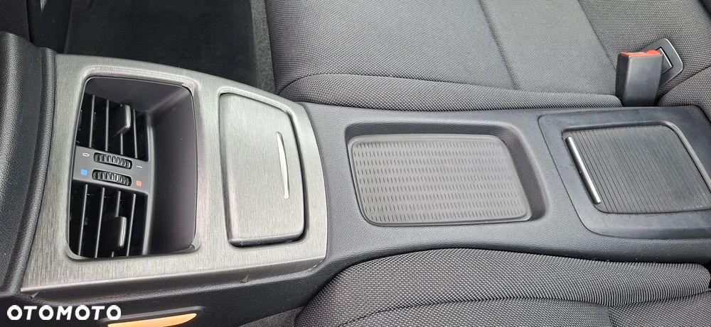 BMW Seria 3 325i - 14