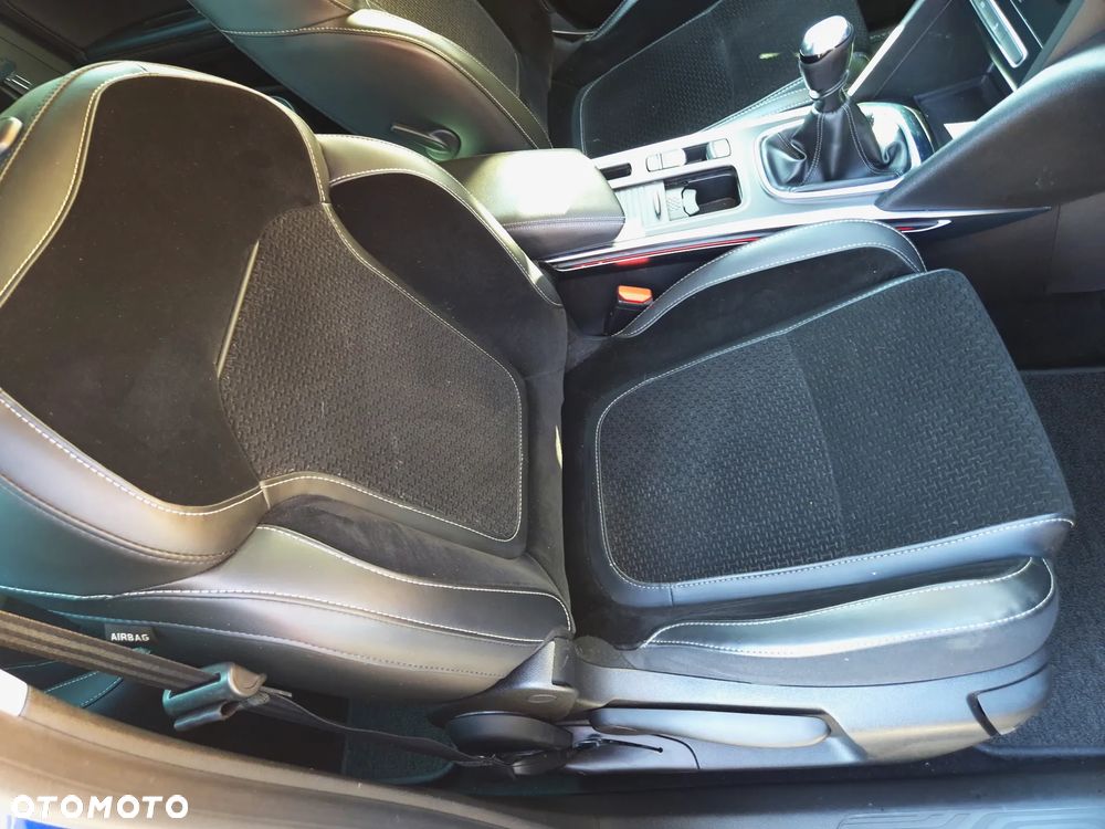 Renault Megane TCe 140 GPF GT LINE - 33