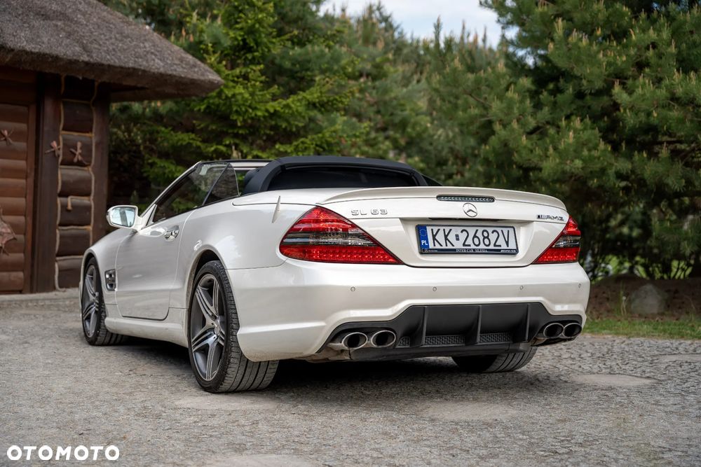 Mercedes-Benz SL 63 AMG - 13