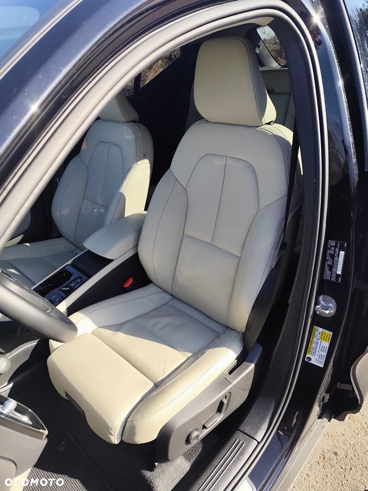 Volvo XC 40 B5 AWD Ultimate Dark - 13