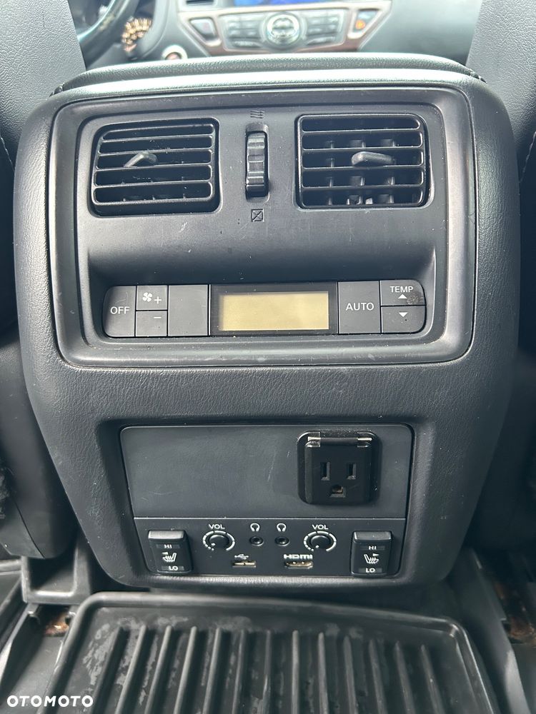 Nissan Pathfinder - 32