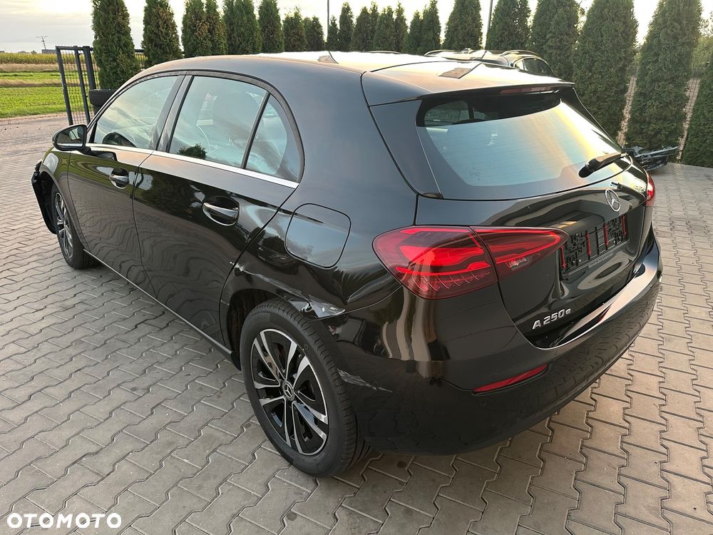 Mercedes-Benz Klasa A 250 e PHEV Progressive 8G-DCT - 5