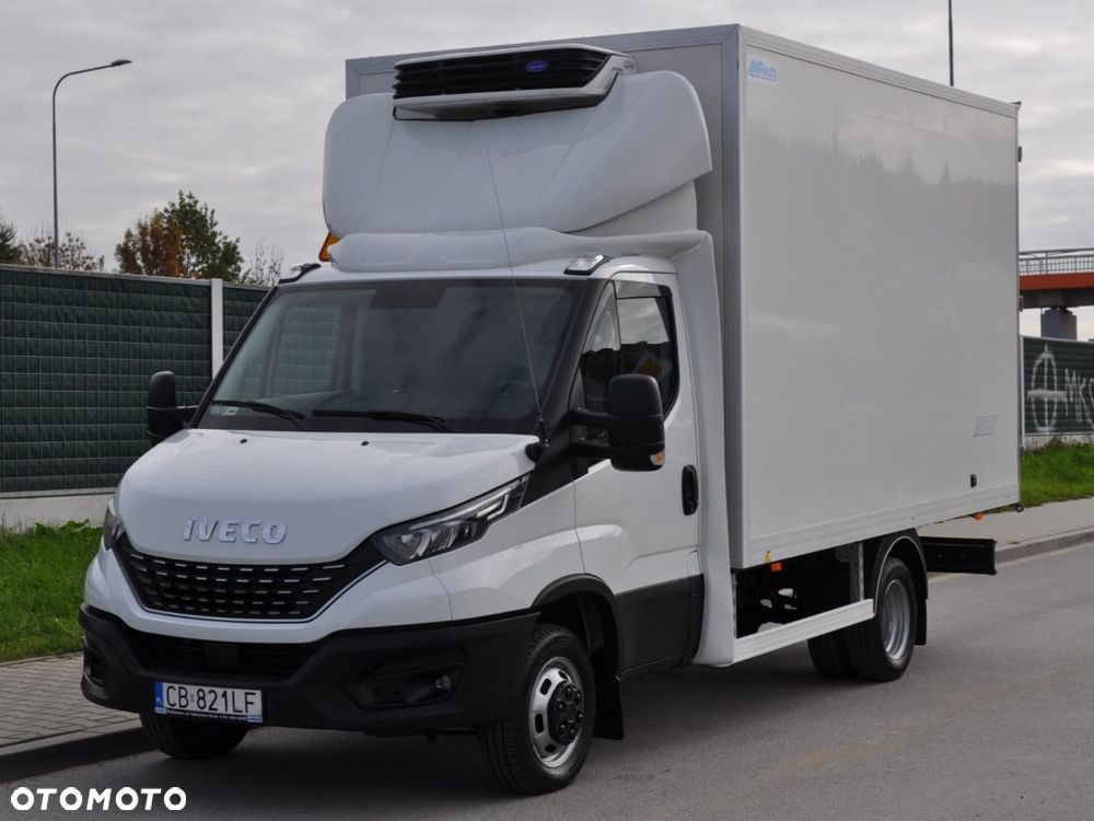 Iveco DAILY AUTOMAT CHŁODNIA MROŹNIA IZOTERMA CARRIER HI-MATIC NA BLIŹNIAKU KRAJOWE BEZWYPADKOWE ZASILANIE ZEWNETRZNE 230 V - 2
