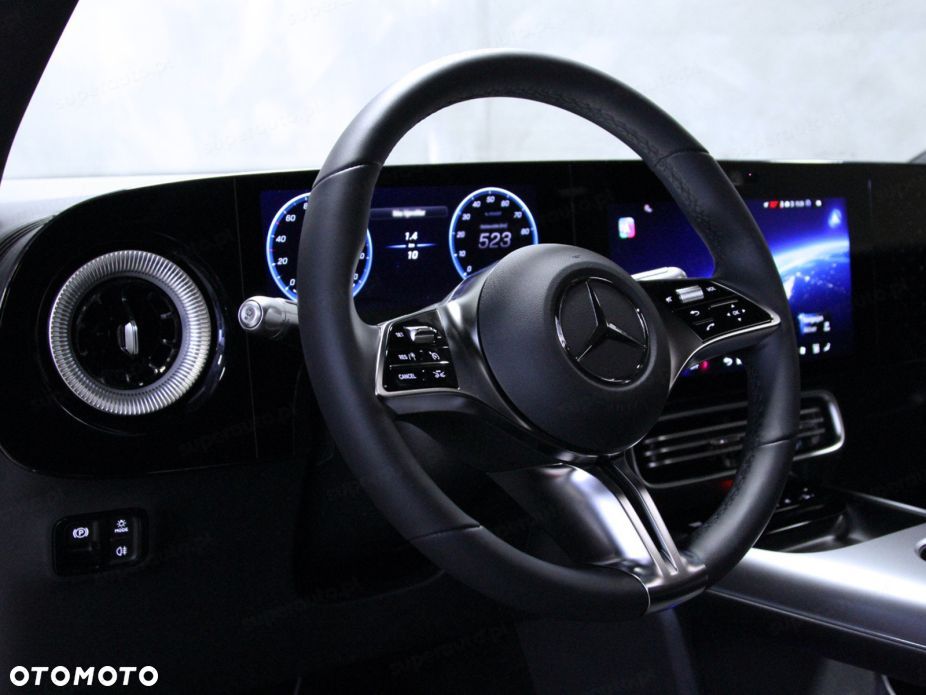 Mercedes-Benz GLB - 11
