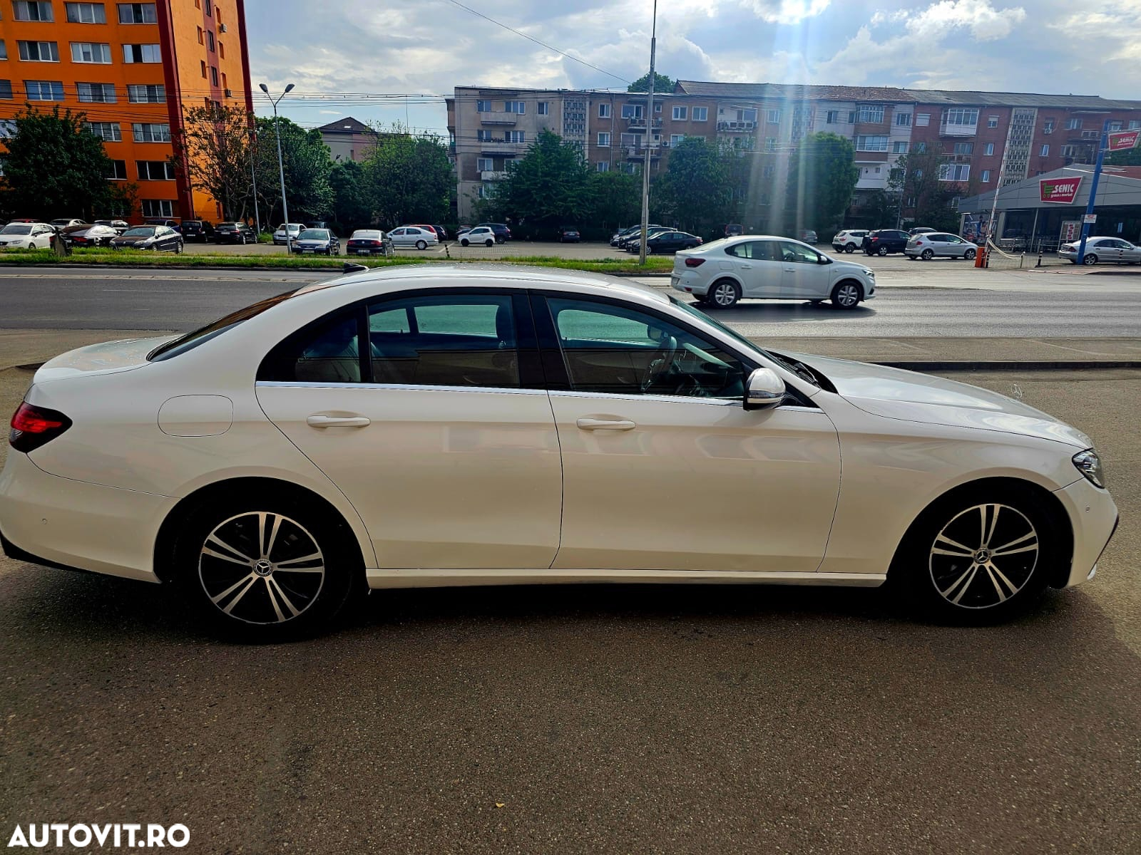 Mercedes-Benz E 220 d T 9G-TRONIC - 5