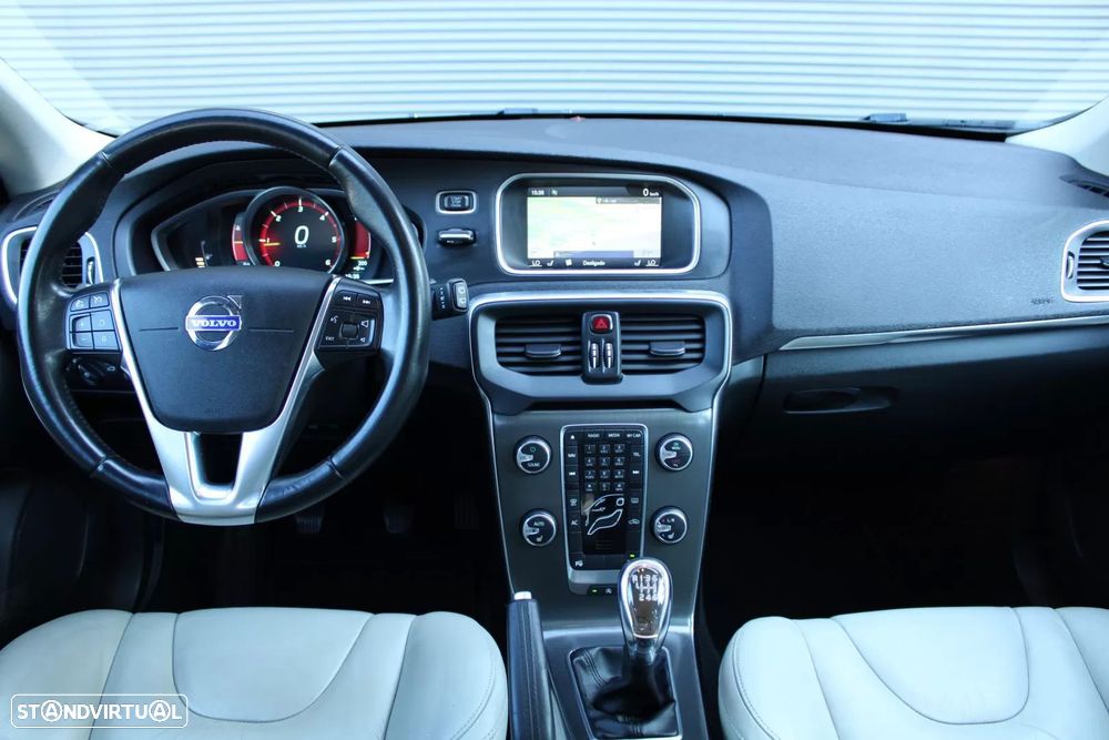 Volvo V40 1.6 D2 Momentum Eco - 28