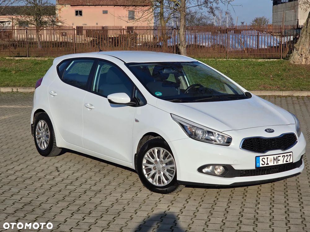 Kia Ceed 1.4 CVVT Fifa World Cup Edition - 2