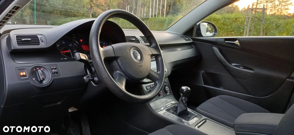 Volkswagen Passat 1.9 TDI Comfortline - 14