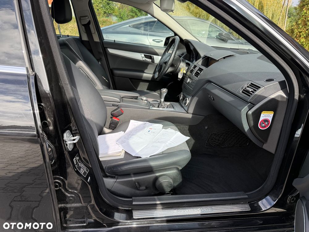 Mercedes-Benz Klasa C 180 CGI BlueEff Avantgarde - 22