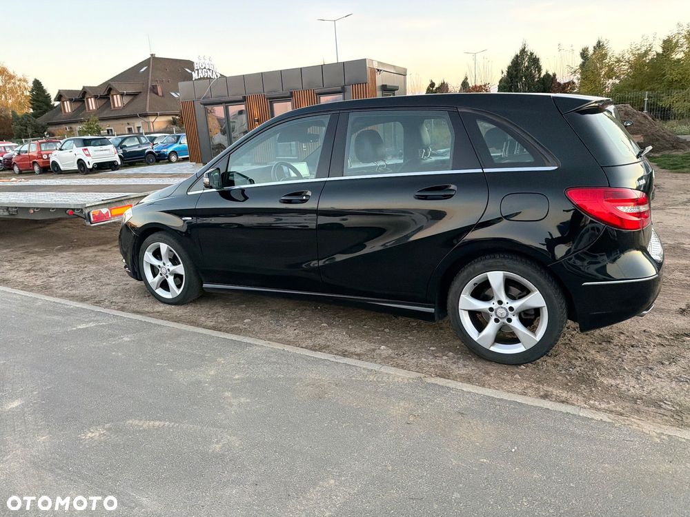 Mercedes-Benz B-Class 2012 photo 2
