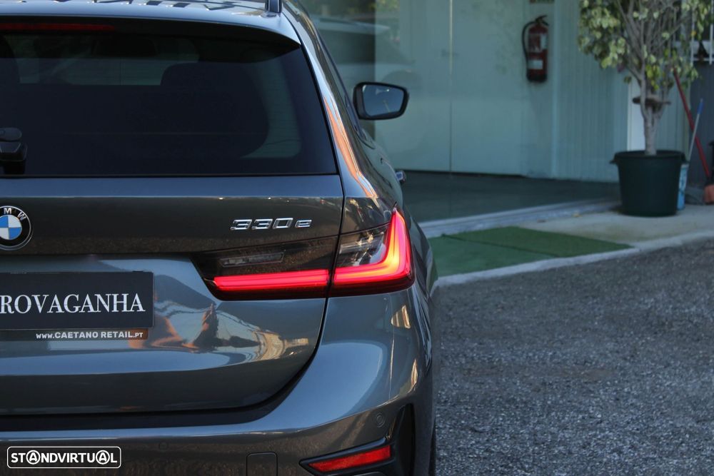 BMW 330 e Touring Auto - 44