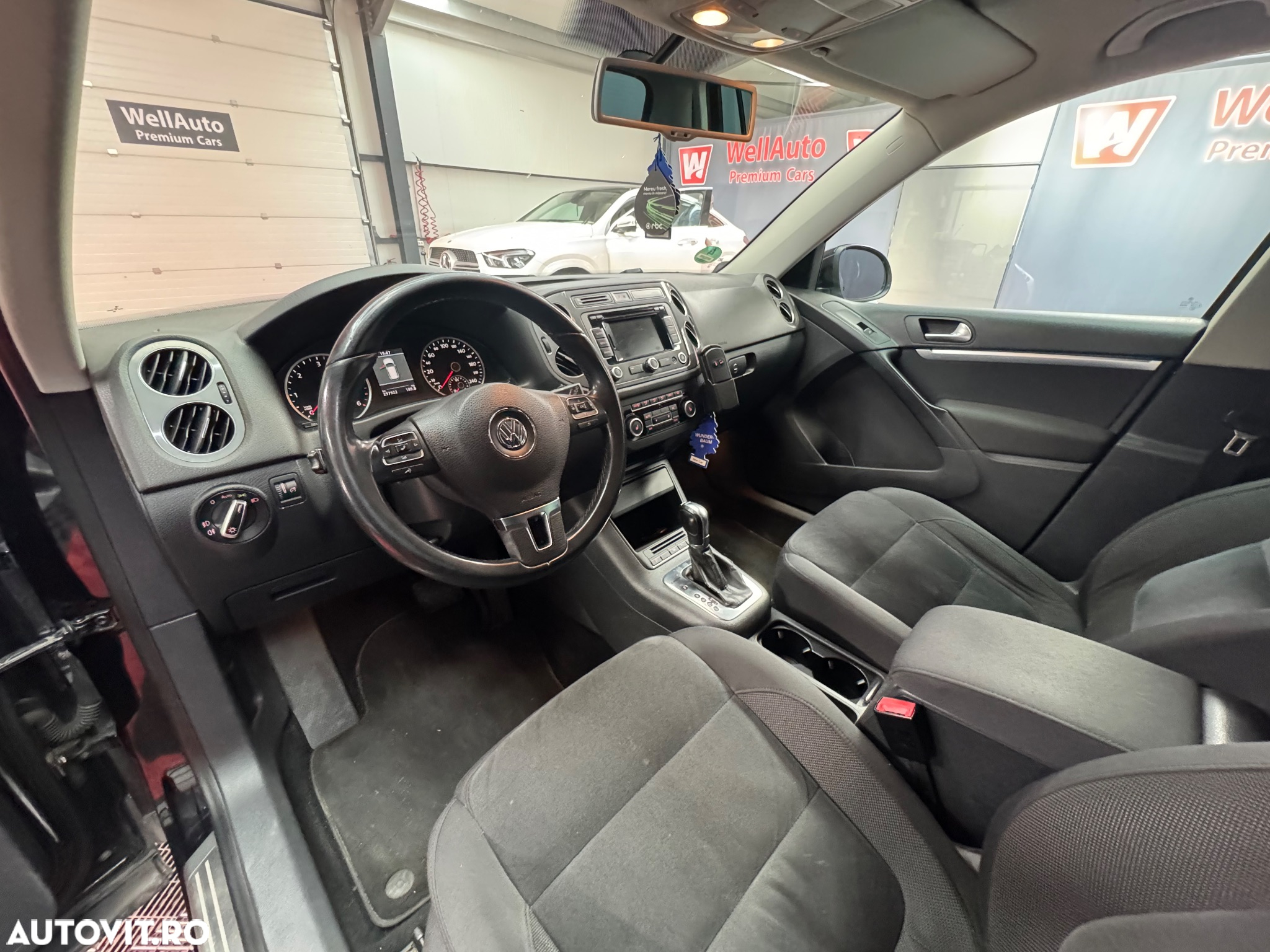 Volkswagen Tiguan - 11