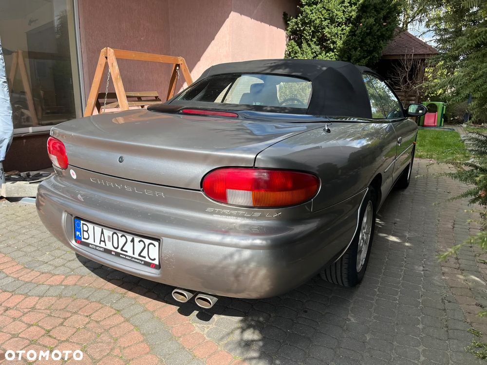 Chrysler Stratus - 11