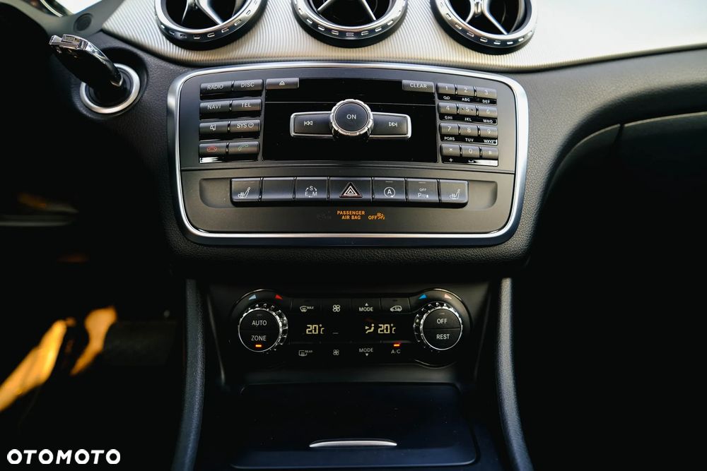 Mercedes-Benz GLA 200 7G-DCT Urban - 31