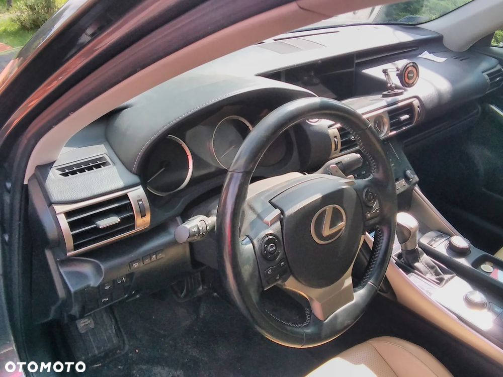 Lexus IS 300h Prestige - 5