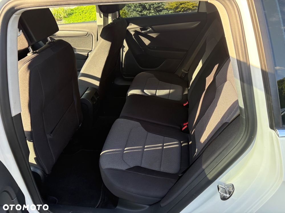 Volkswagen Passat Variant 2.0 Blue TDI SCR Comfortline - 12